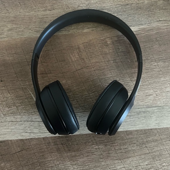 Beats Solo 3 Wireless Bluetooth Black Headphones Brand New - Picture 5 of 10